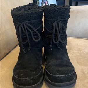 Koolaburra Black Fuzzy Boots
